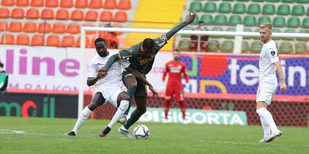 Spor Toto Süper Lig: Alanyaspor: 0 - DG Sivaspor: 0 (İlk yarı)