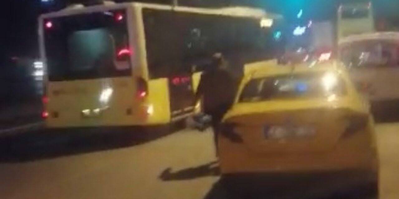 Beyoğlu’nda korku dolu anlar kamerada: Taksicinin ittiği kadın otobüsün altında kalıyordu