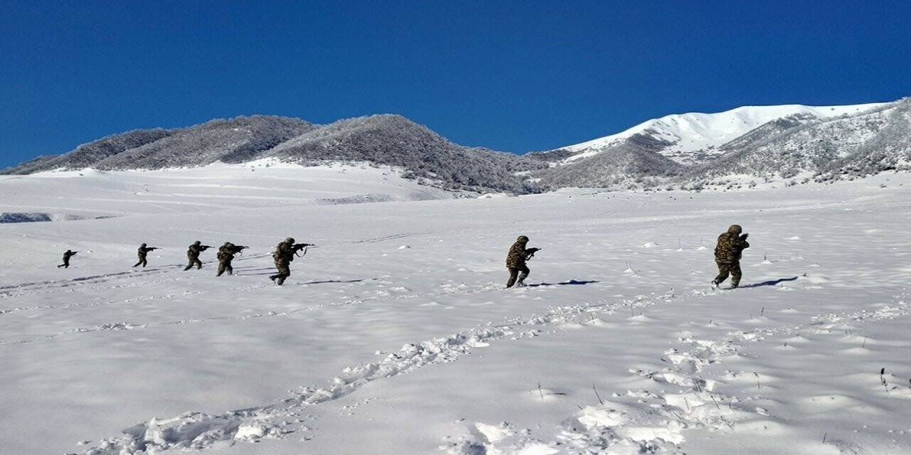 Azerbaycan komandolarından tatbikat