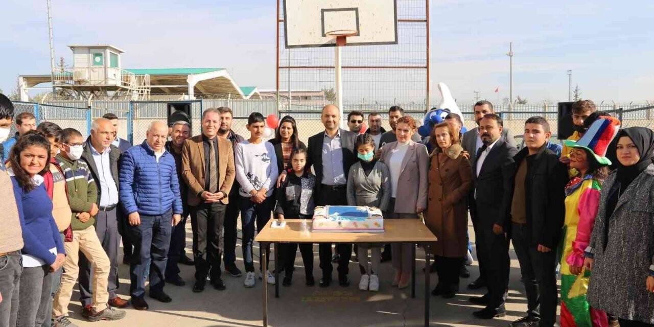 AK Partililer engelliler ile bir araya geldi