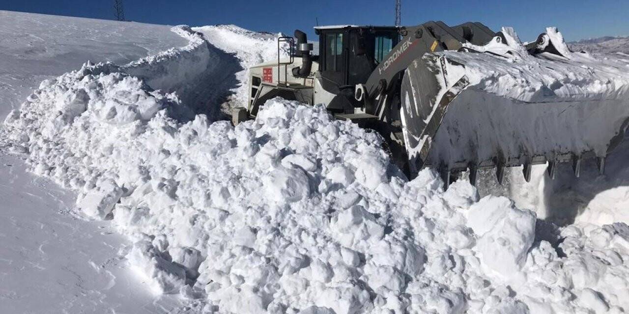 Kardan kapanan üs bölgesinin yolu açıldı