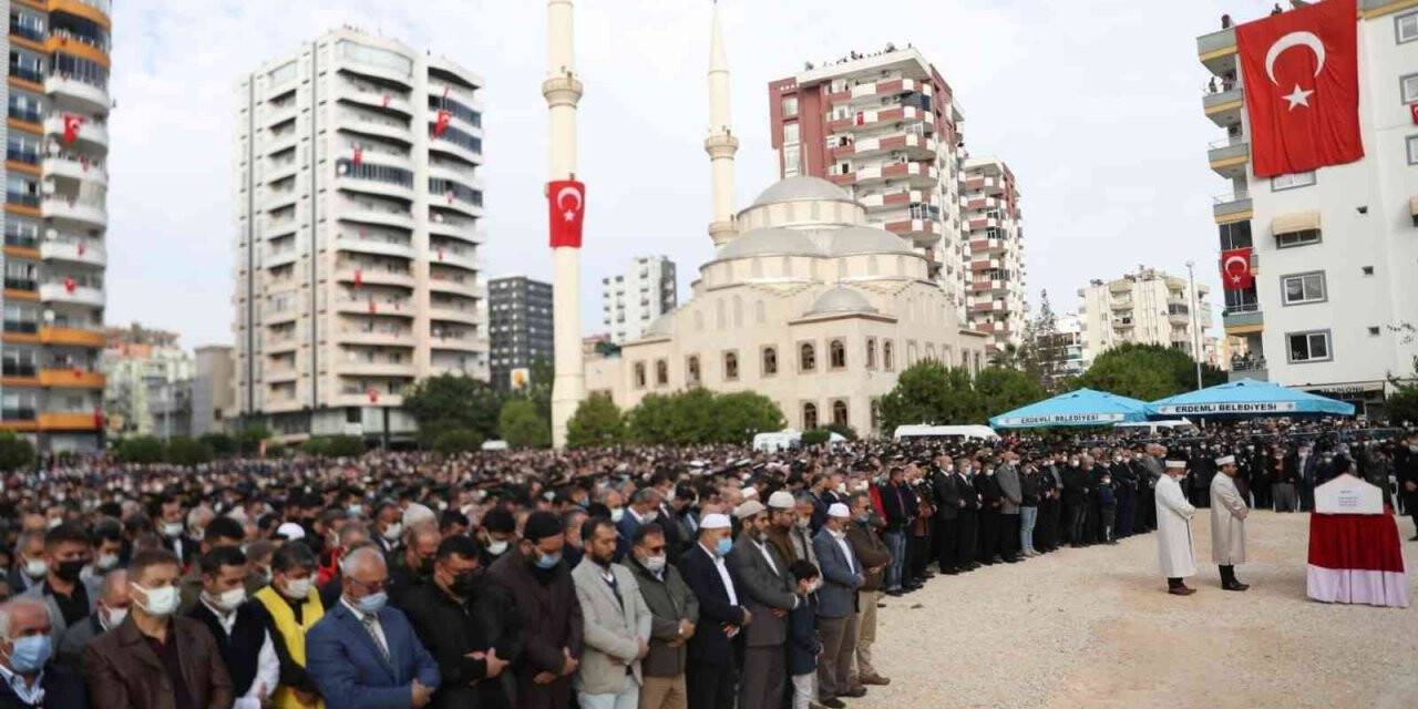 Mersin’de şehit cenazesine katılan Bakan Soylu’dan anlamlı paylaşım