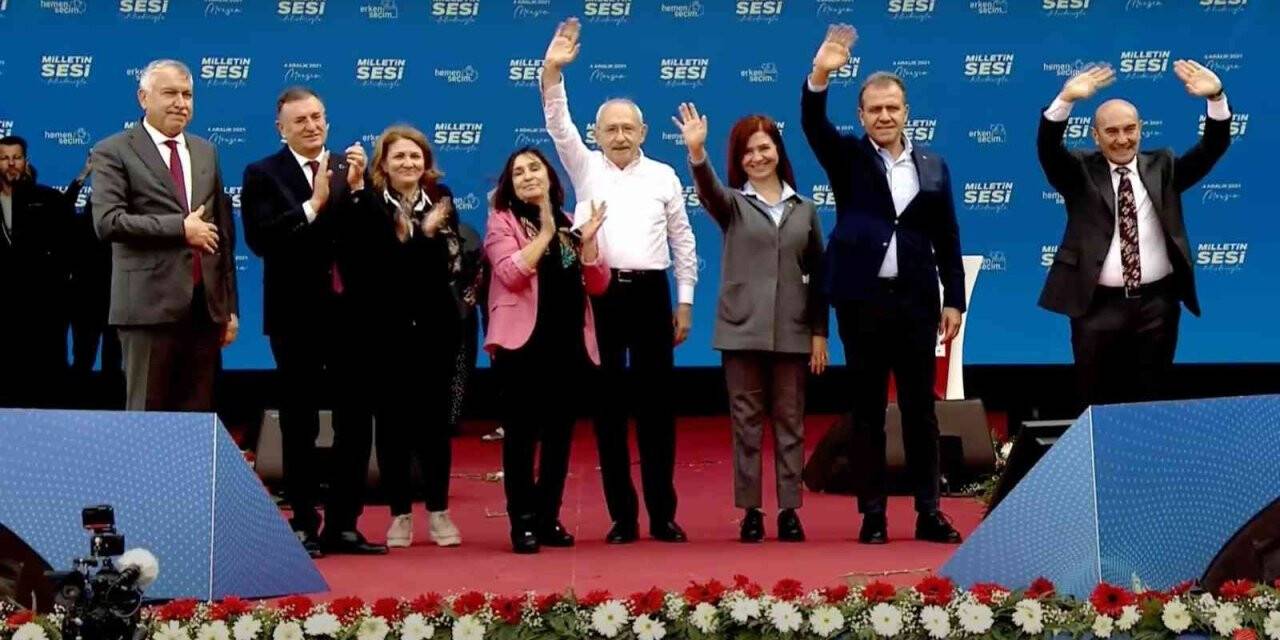 Başkan Soyer ve İzmir’deki belediye başkanları Mersin’deki mitinge katıldı