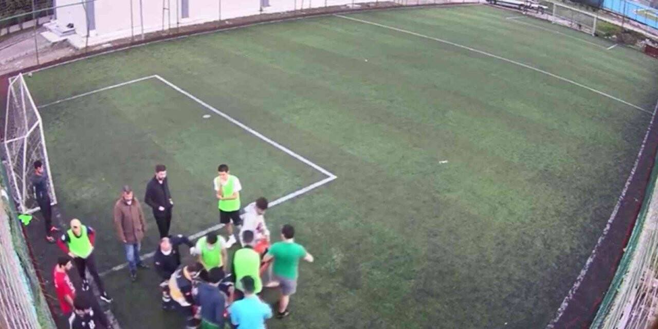 Halı sahada kalp krizi geçirip vefat eden gencin son görüntüleri ortaya çıktı