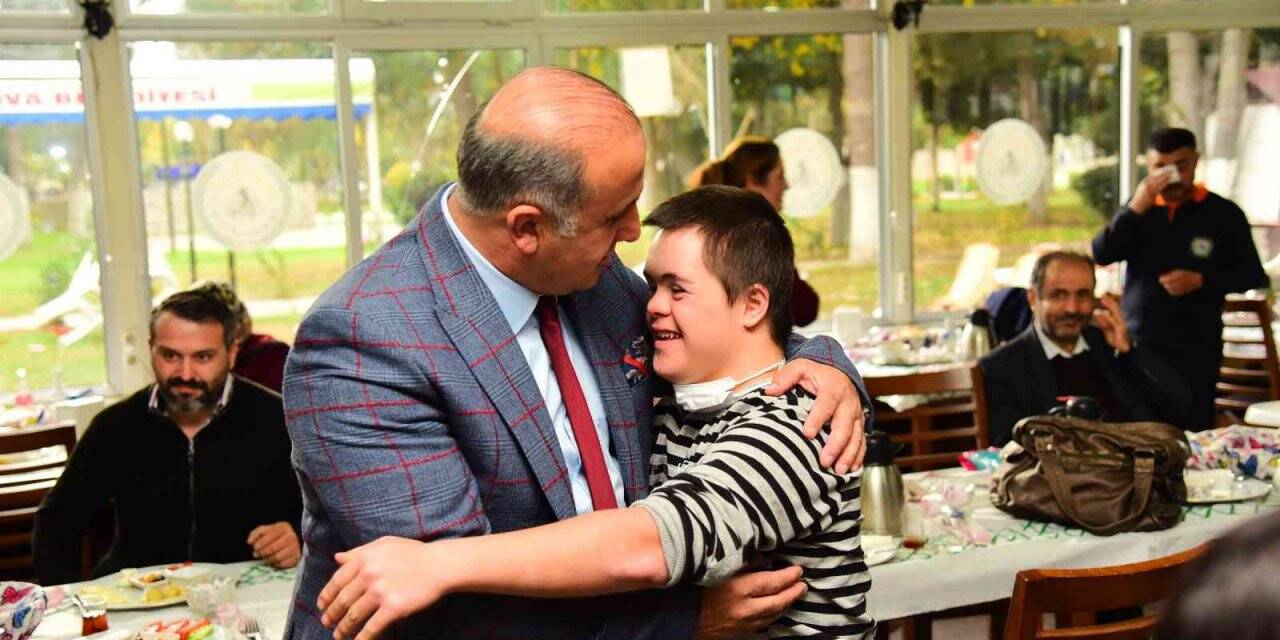 İncirliova Belediye Başkanı Kaya, engelli bireyler ile bir araya geldi