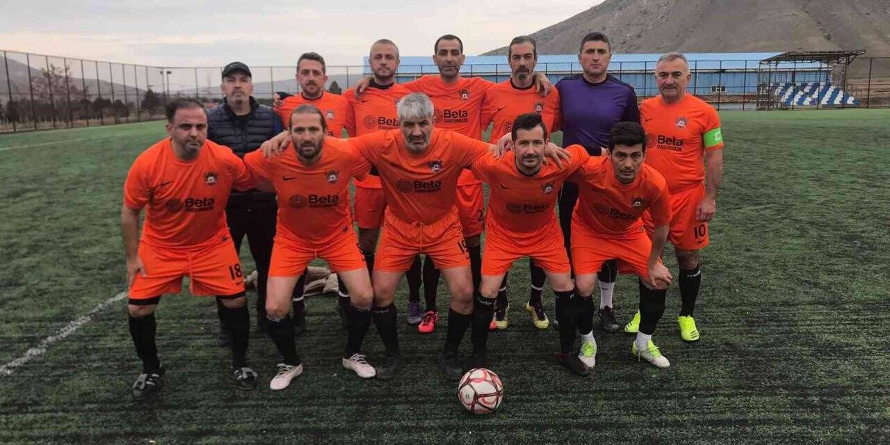 Zafer Men Masterler takımı üçüncü maçını da galibiyetle tamamladı