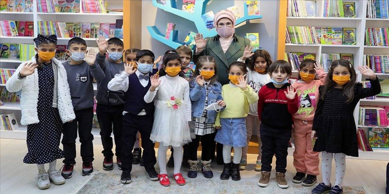 Emine Erdoğan Siirt'teki bir okula kazandırılan kütüphanenin açılışını yaptı