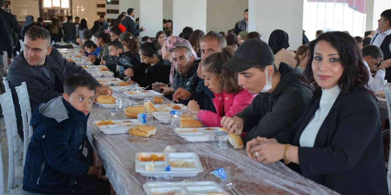 Silopi’de engelliler yöresel şarkılar eşliğinde doyasıya eğlendi