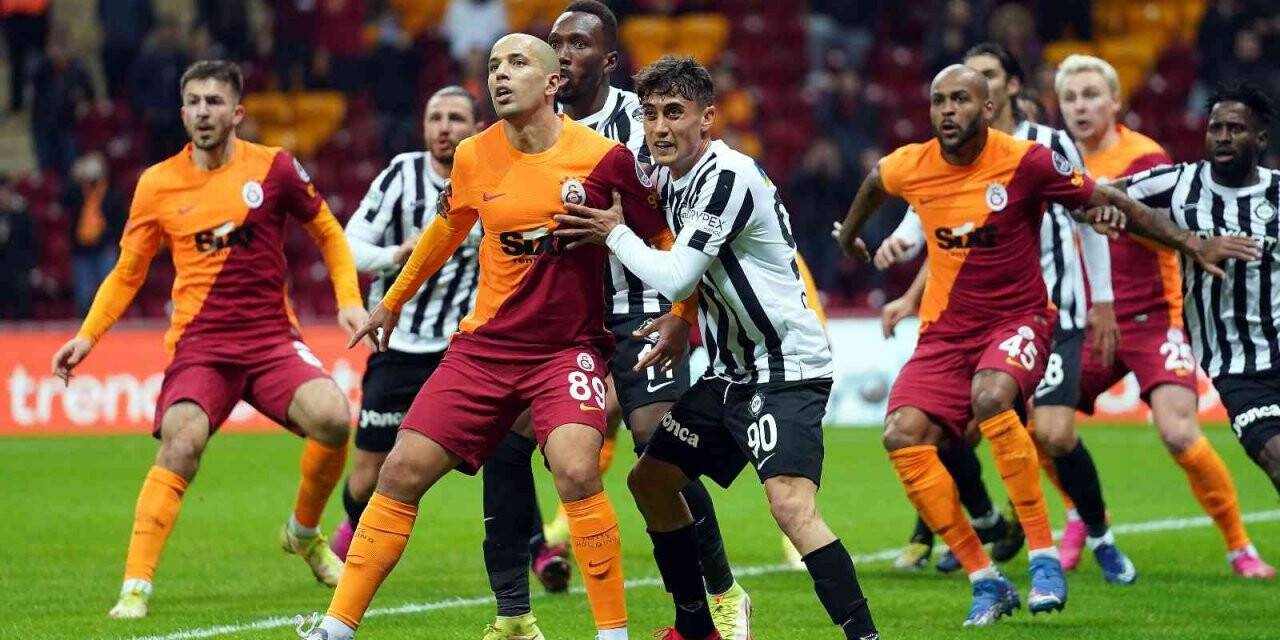 Spor Toto Süper Lig: Galatasaray: 1 - Altay: 1 (İlk yarı)