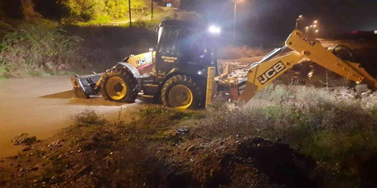 Yağıştan etkilenen bölgelere Söke Belediyesi ekipleri anında müdahale etti
