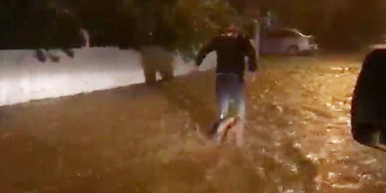 Marmaris’te sağanak yağış etkili oldu
