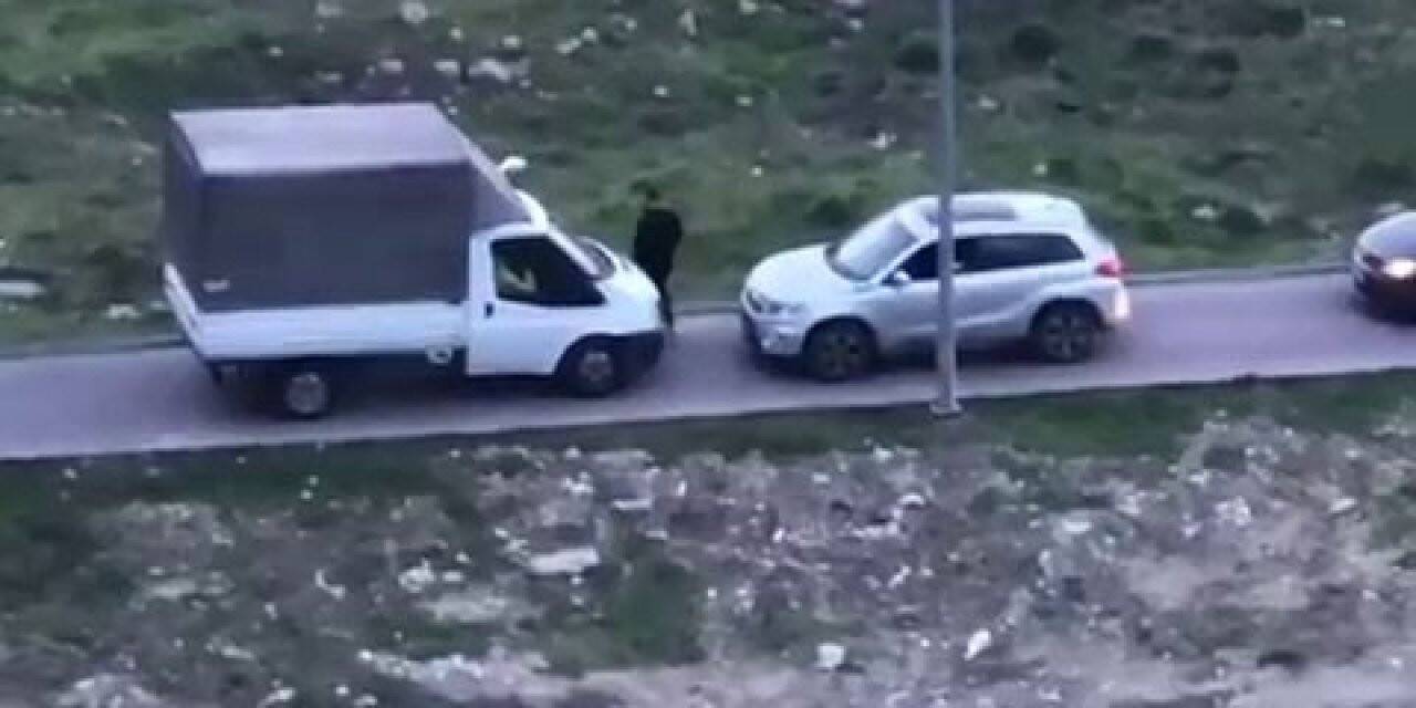 Trafikte ’yol benim hakkım’ inatlaşması kamerada