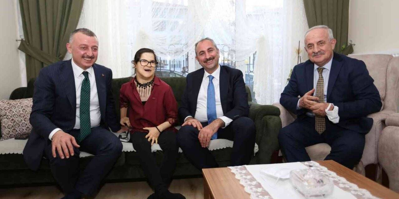 Bakan Gül, Gülşah’ın evine konuk oldu