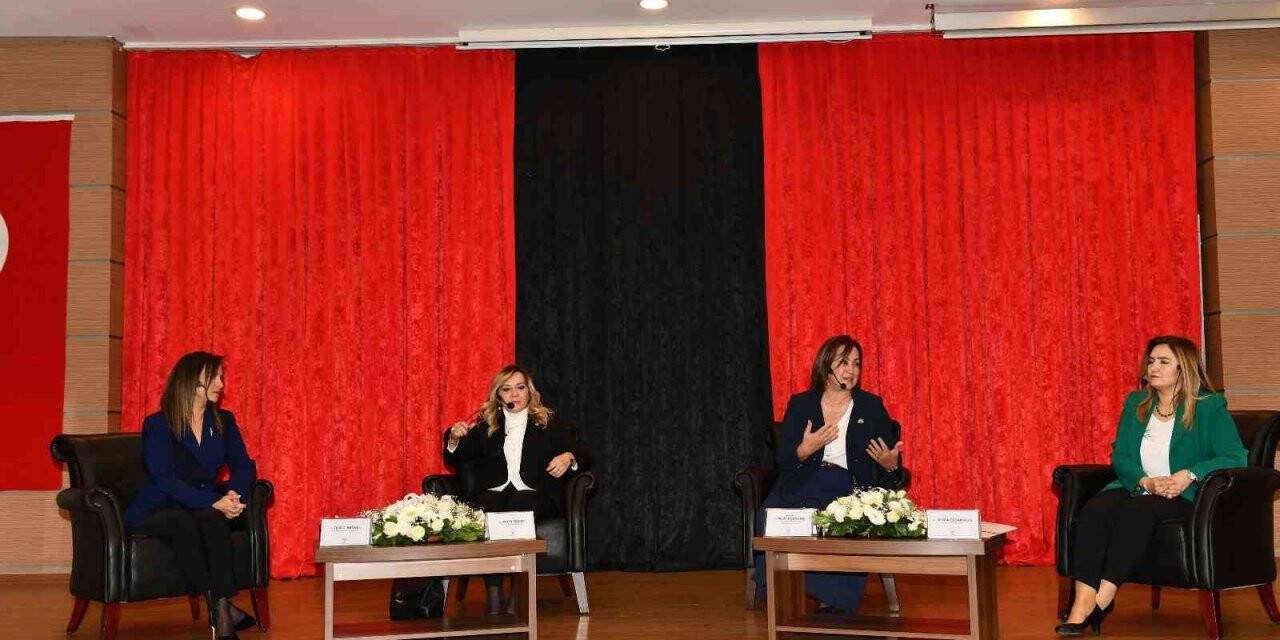 Çiğli’de, kadının siyasetteki yeri konuşuldu