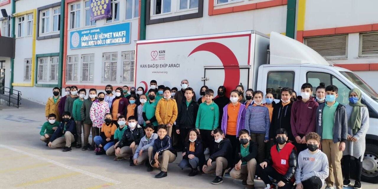 Ortaokul öğrencileri kan bağışına dikkat çekti