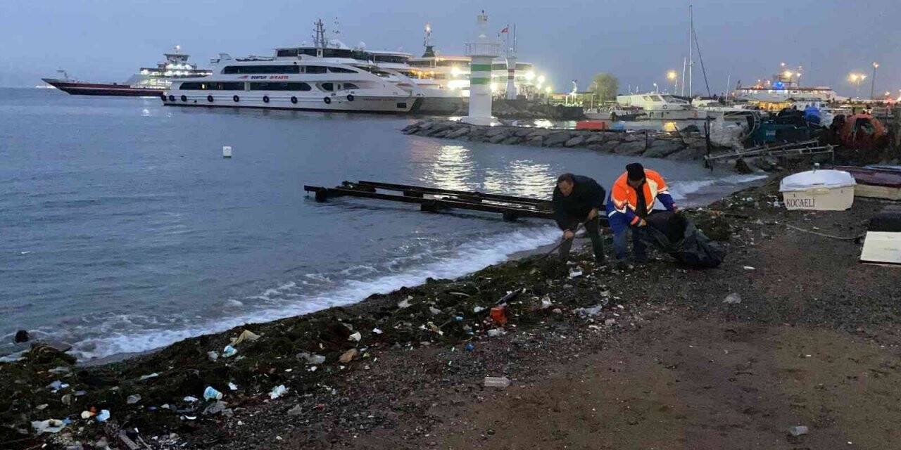 Fırtınanın ardından deniz kenarı çöplüğe döndü