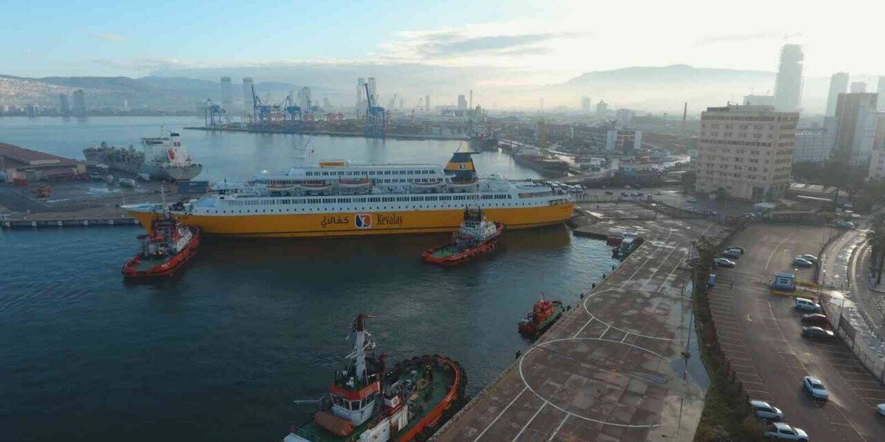 25 yıllık aranın ardından Libya’dan gelen ilk yolcu gemisi İzmir’e ulaştı