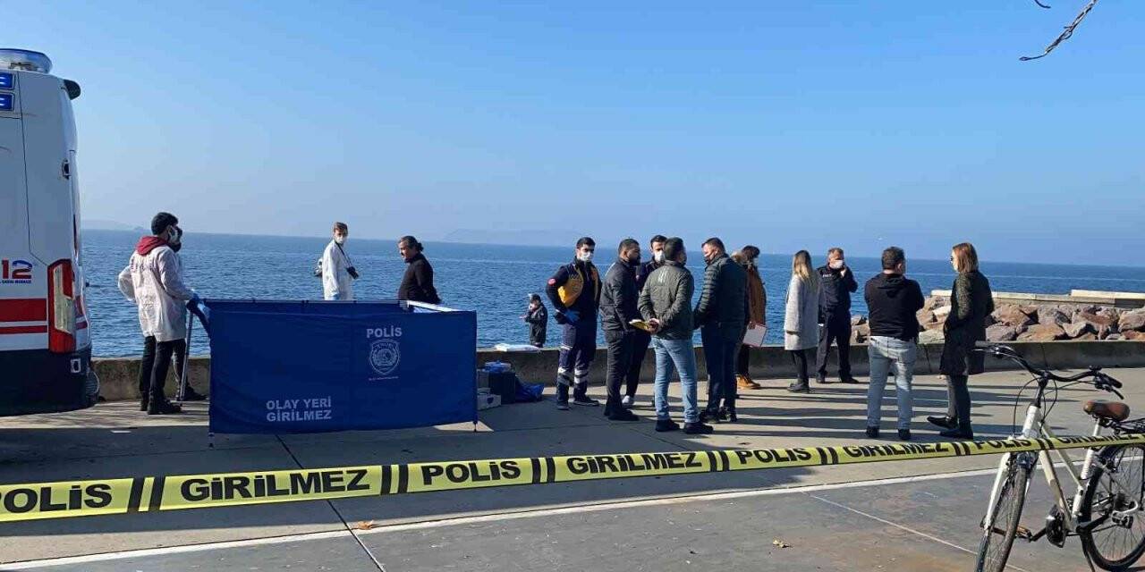 Maltepe sahilinde kayalıklara sıkışmış erkek cesedi bulundu