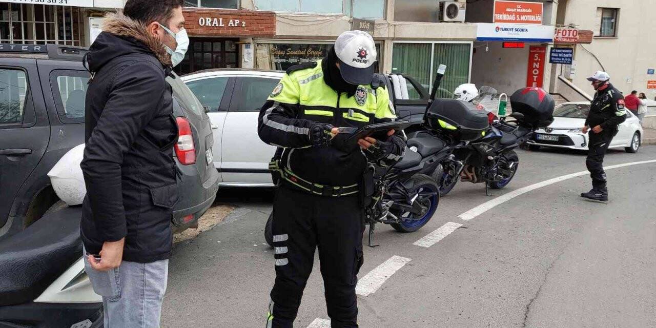 Polisten motosiklet denetimi
