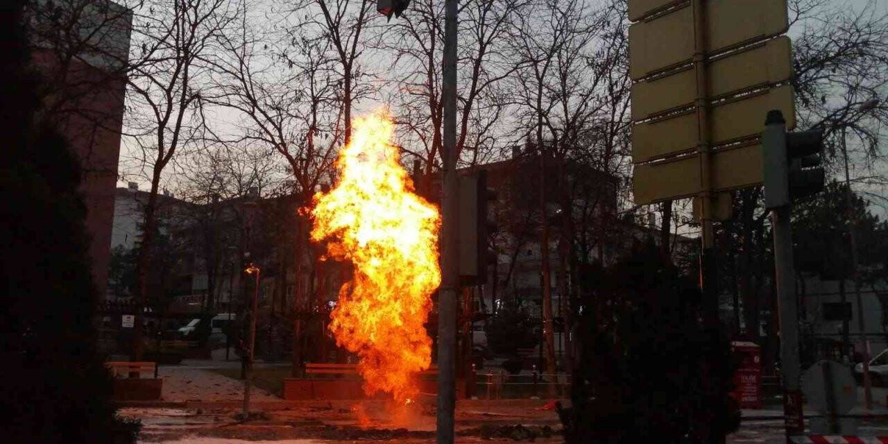 Başkent’te doğalgaz borusu patladı