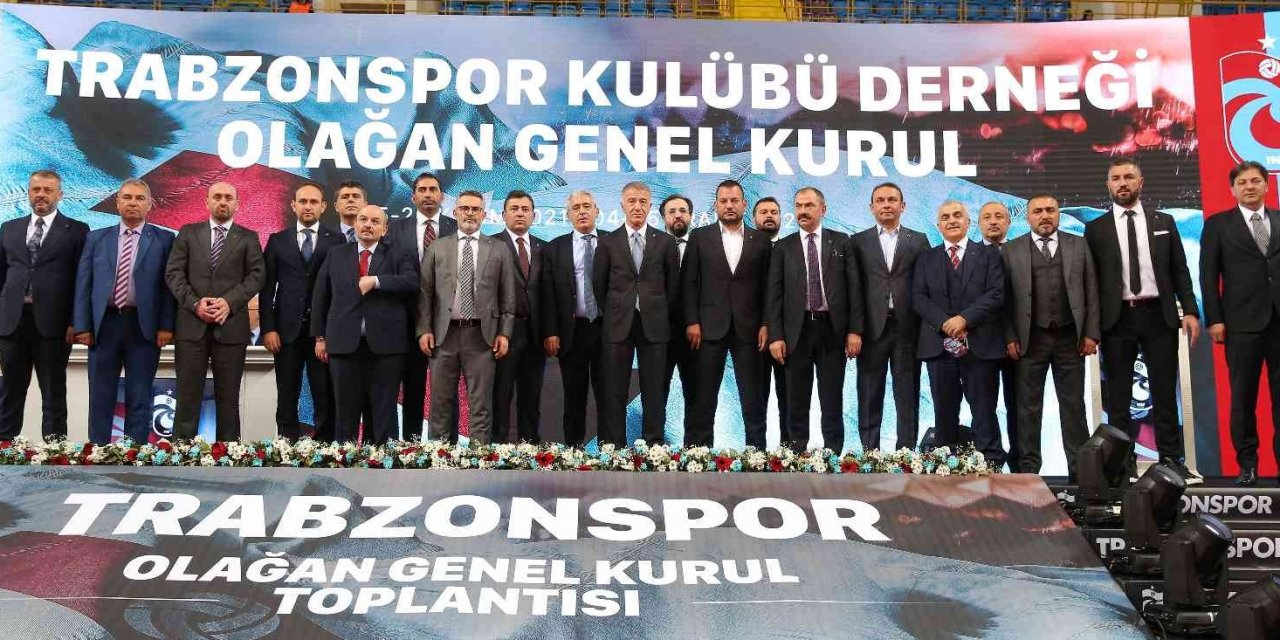 Trabzonspor'da, Ahmet Ağaoğlu güven tazeledi