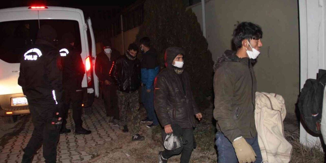 Erzincan’da 56 kaçak göçmen yakalandı