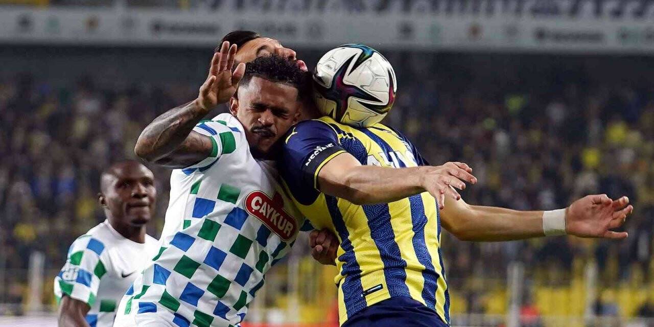 Spor Toto Süper Lig: Fenerbahçe: 1 - Çaykur Rizespor: 0 (Maç devam ediyor)