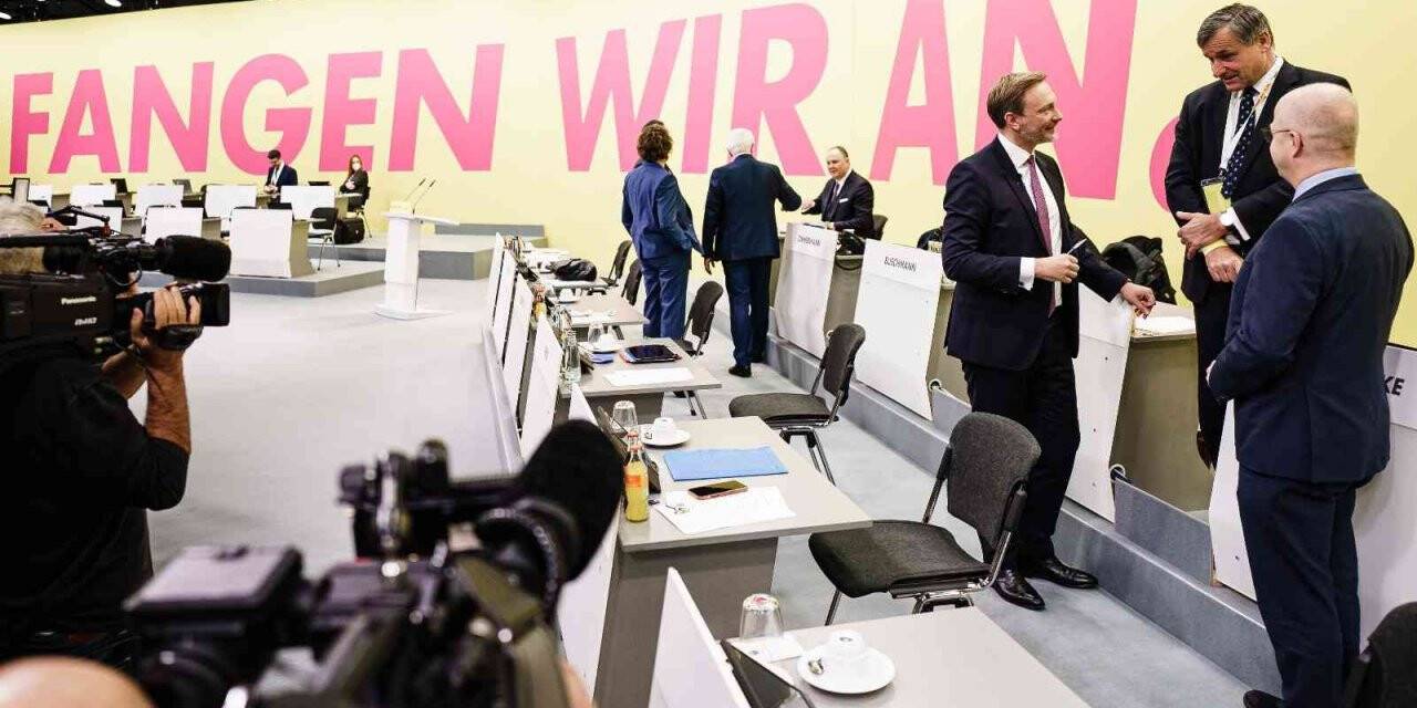 Almanya’da SDP’nin ardından FDP de koalisyon protokolünü onayladı