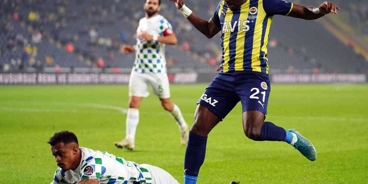 Spor Toto Süper Lig: Fenerbahçe: 1 - Çaykur Rizespor: 0 (İlk yarı)