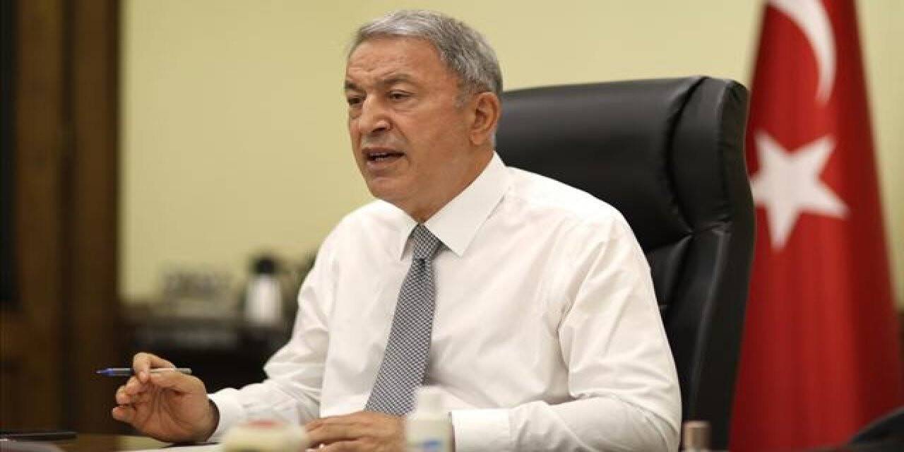 Bakan Akar, Mehmetçik ile bir araya geldi
