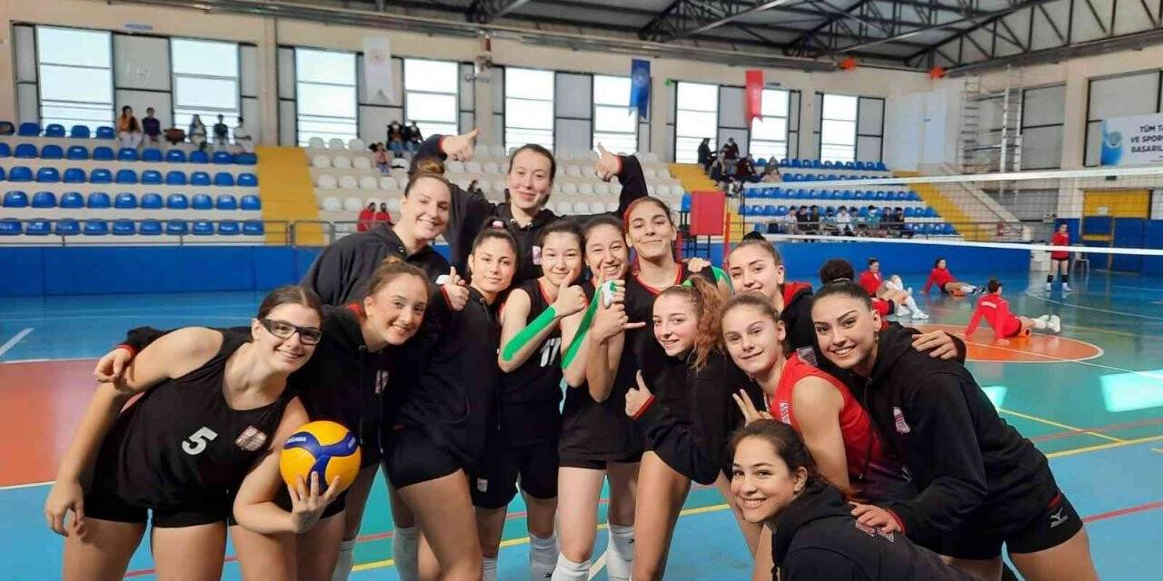 Ayvalıklı kızlar Havran Belediyespor’u namağluptan etti