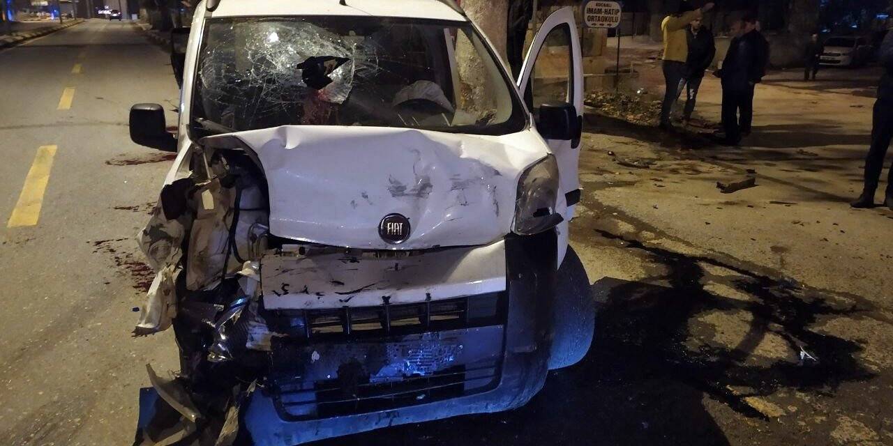 Sakarya’da feci kaza: Emniyet kemeri takılı değildi kafası camdan dışarı çıktı