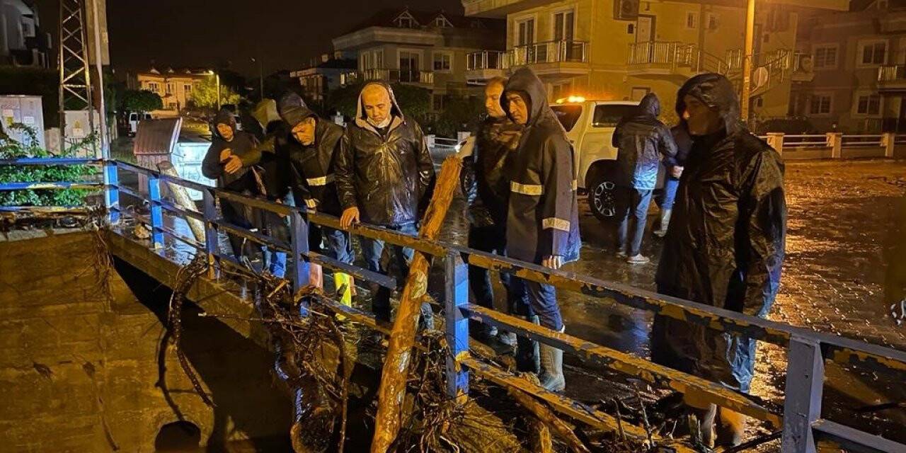 Marmaris Belediyesi ekipleri tam kadro sahada