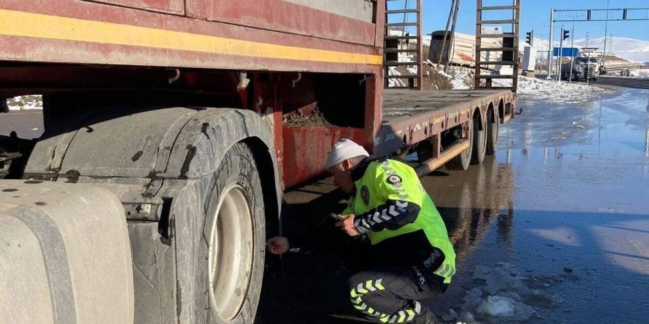 Tercan’da ’zorunlu kış lastiği denetimi’ yapıldı