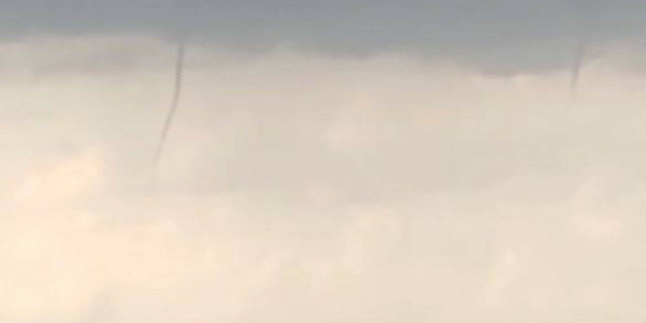 Antalya’da denizde iki farklı noktada çıkan hortum kamerada