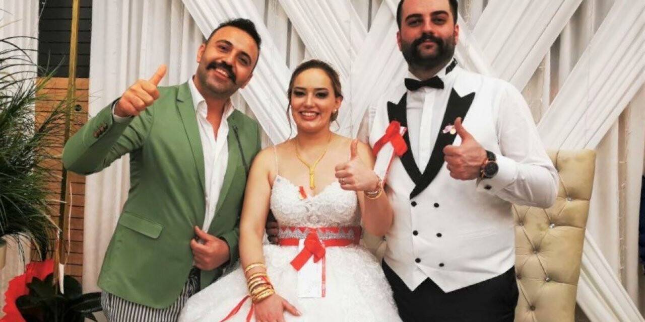 Gelin ve damada arkadaşından uçak bileti