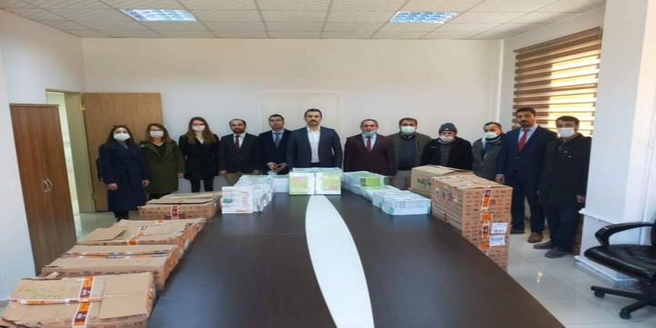 Kaymakam Kundakçı’dan öğrencilere kitap desteği