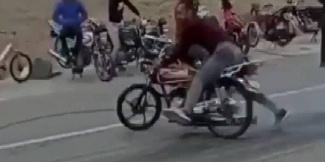 Motosiklet kazası kameralara yansıdı