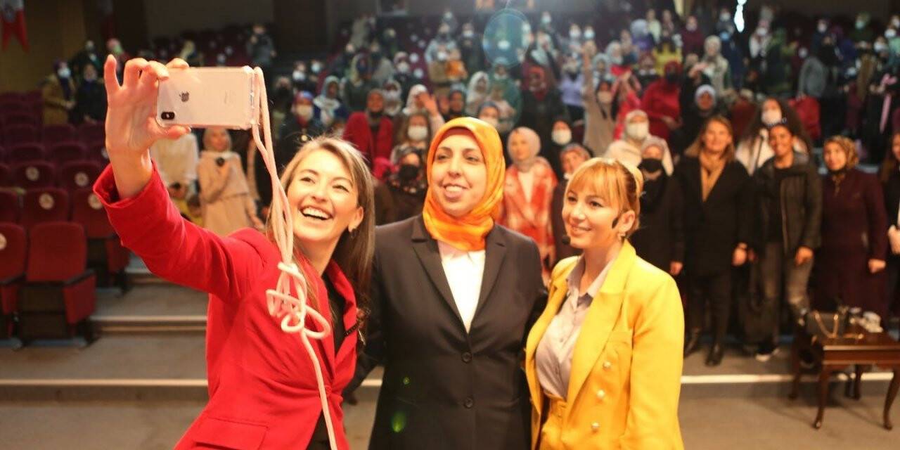 Sincan’da kadın kadına aile sohbetlerinin konuğu “Akademisyen Anne”