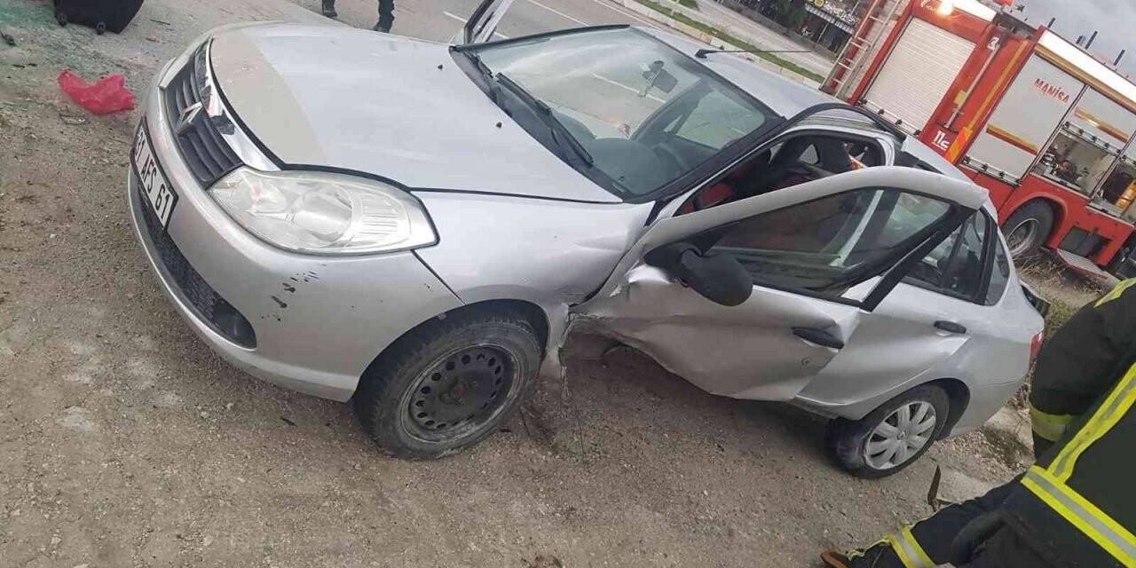 Kontrolden çıkan otomobil yan döndü: 1’i ağır 2 yaralı