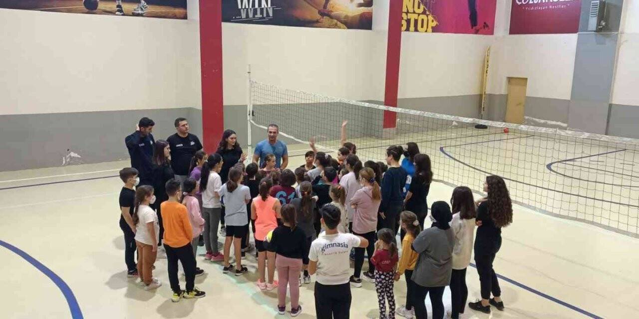 Gençleri sanal dünyadan gerçek hayata çeken proje