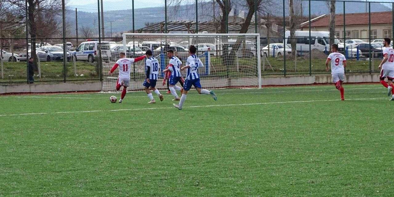 Hisarcık Belediyespor Süper Amatör Lig’de liderliği evinde bıraktı