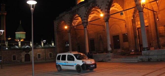 CAMİDE KALAN ŞÜPHELİ POLİSE YAKALANDI