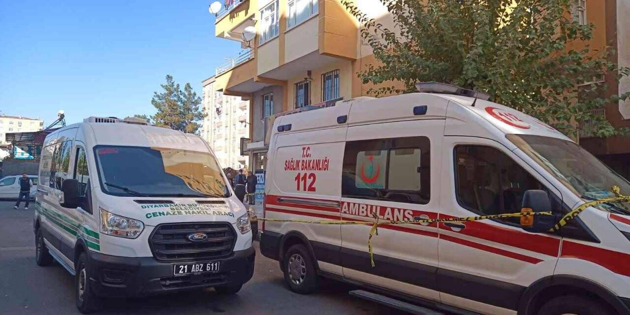 Cinnet geçiren baba ailesini delik deşik etti