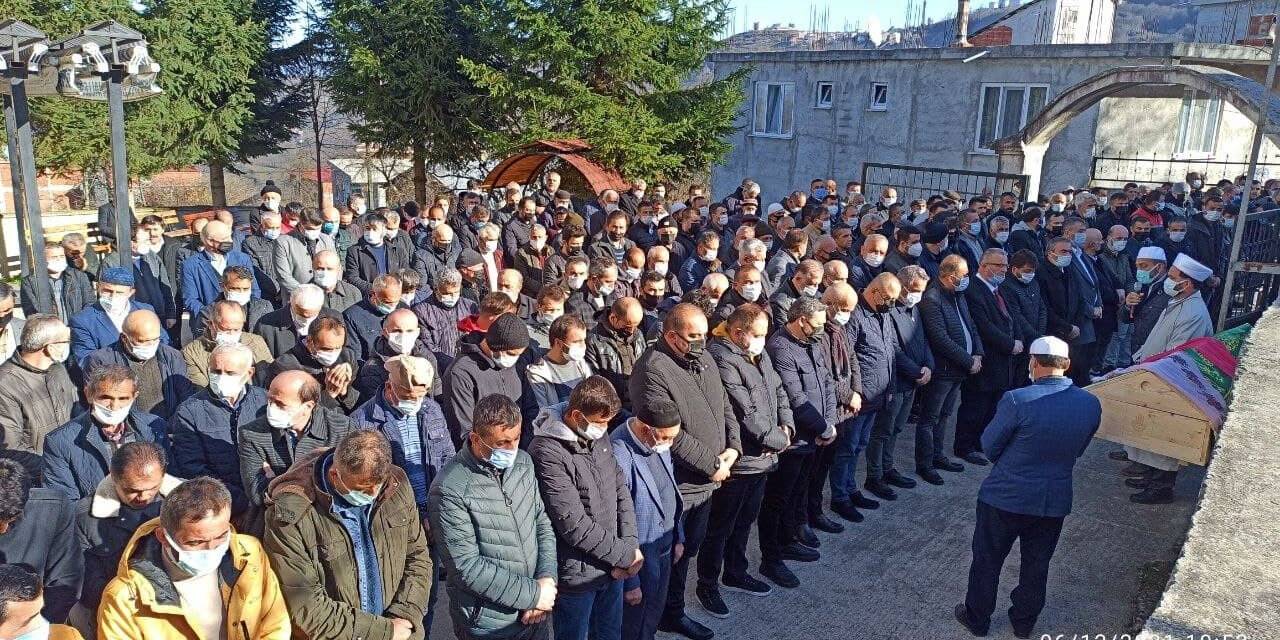 İstanbul’da gölde cesedi bulunan genç kız, Ordu’da toprağa verildi