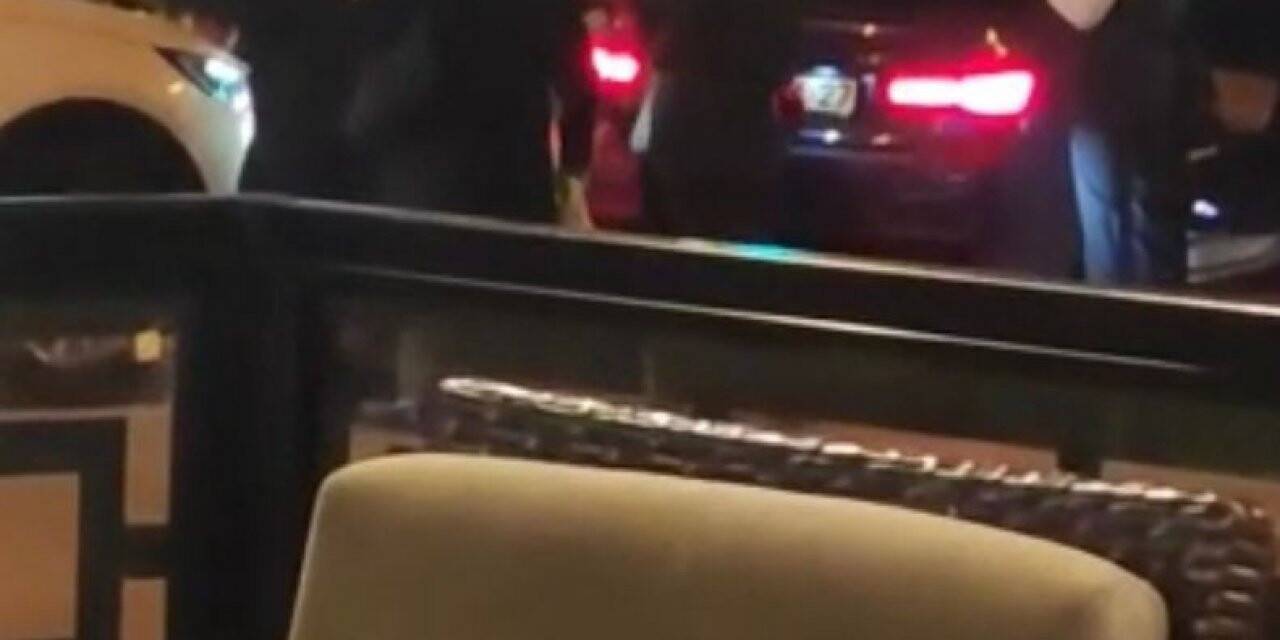 Bursa’da düğün konvoyu yolu kapattı, gelin oynadı
