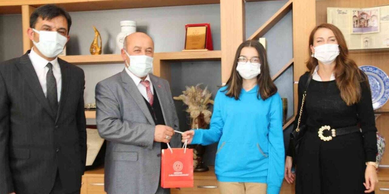 Kütahya’da yarışmada dereceye giren öğrencilere ödülleri verildi