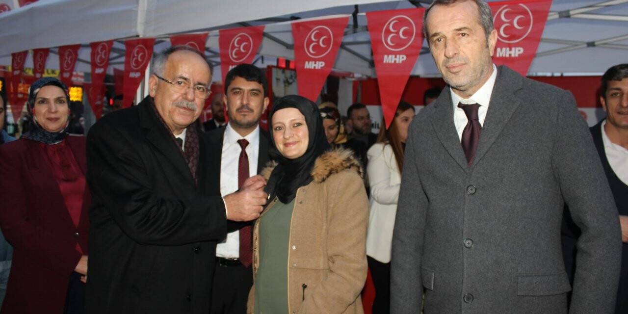 MHP Meram standı büyük ilgi gördü