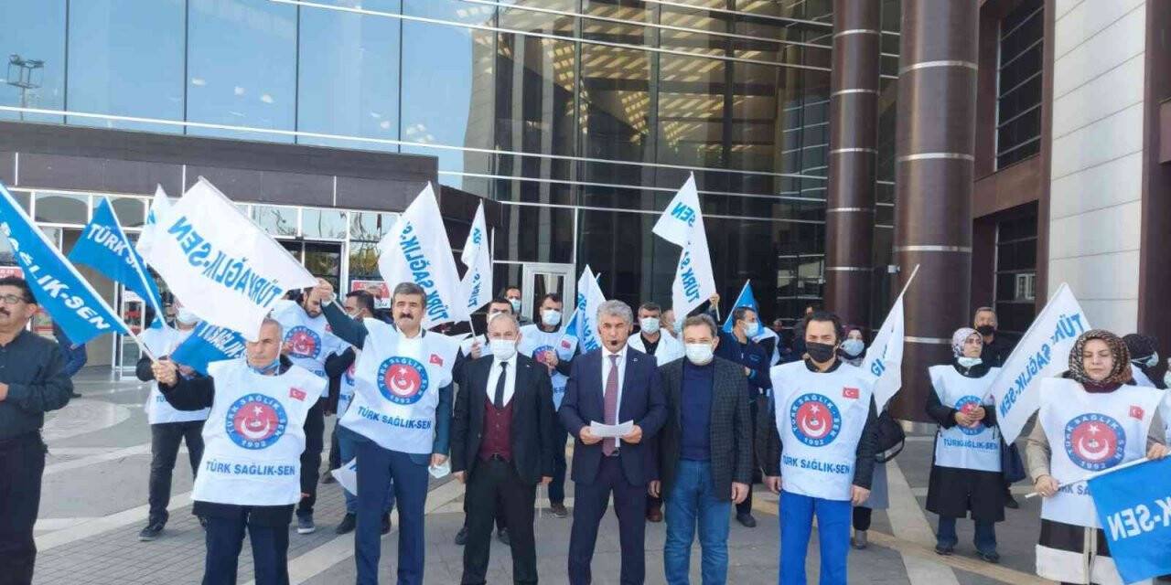 Sağlık çalışanları iş bıraktı