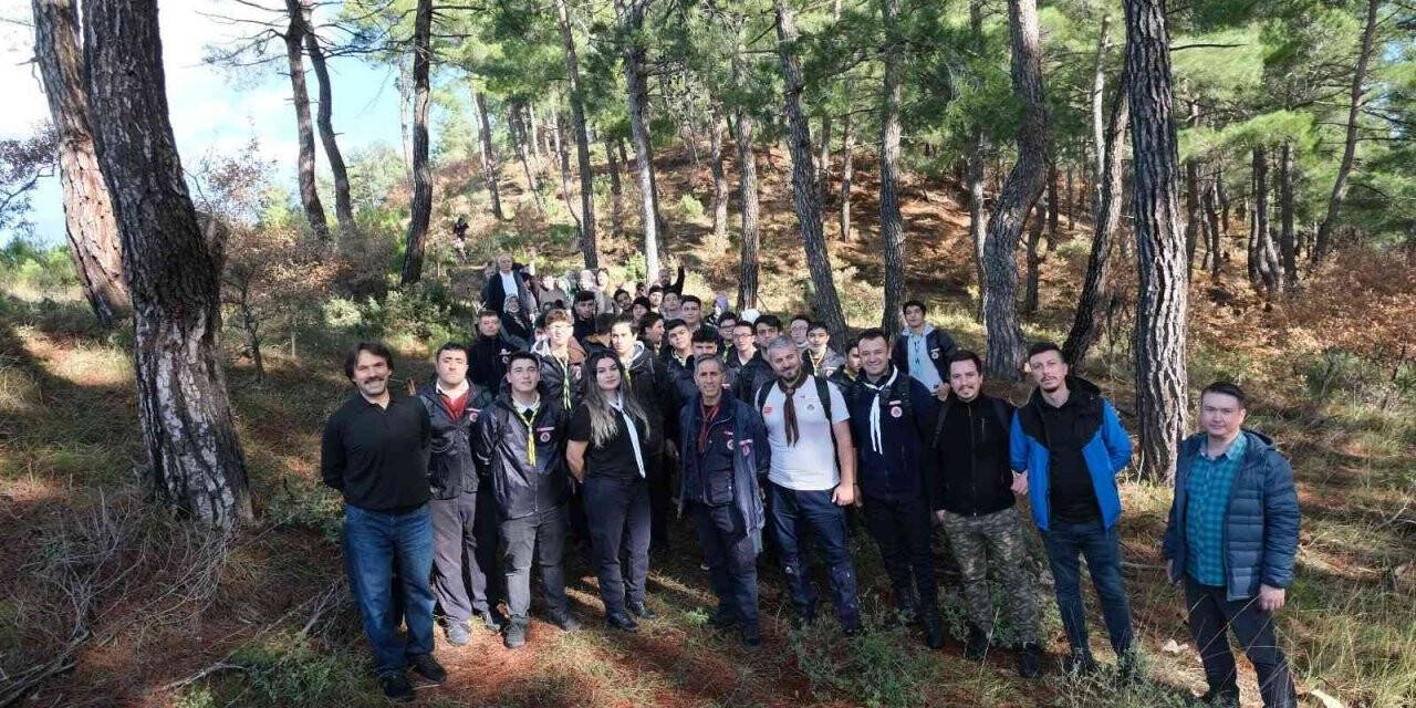 Altıeylül’lü gençler doğa yürüyüşü düzenledi
